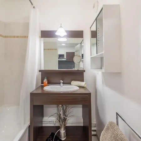 Confort Paris * مونتِفرا